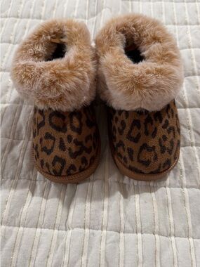 Little girls leopard shoes